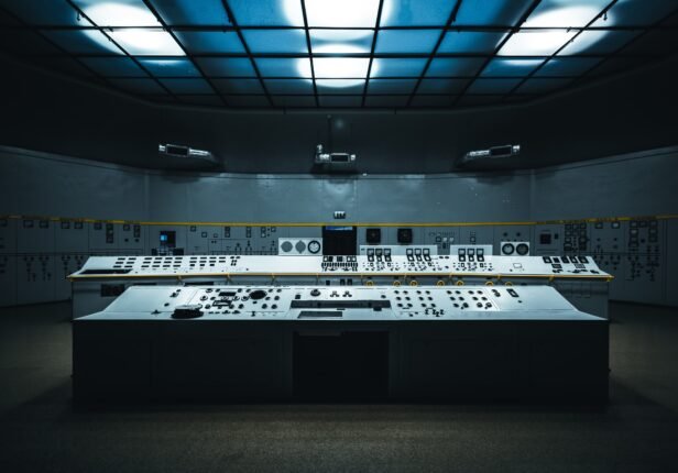 Quantum computing: Technological Revolution and Multidisciplinary Impacts